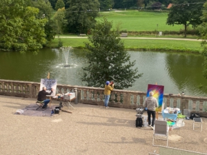 Mitglieder des Kunstverein Erding beim Malen im Wasserschloss Taufkirchen/Vils